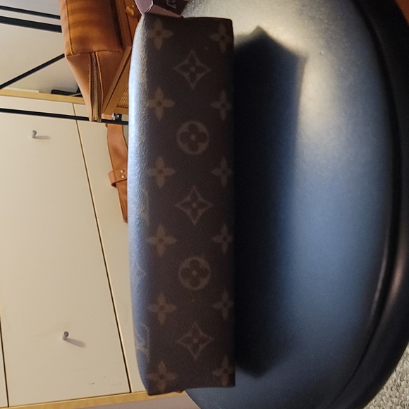 Louis Vuitton Monogram Cosmetic Pouch GM - Picture 3 of 11